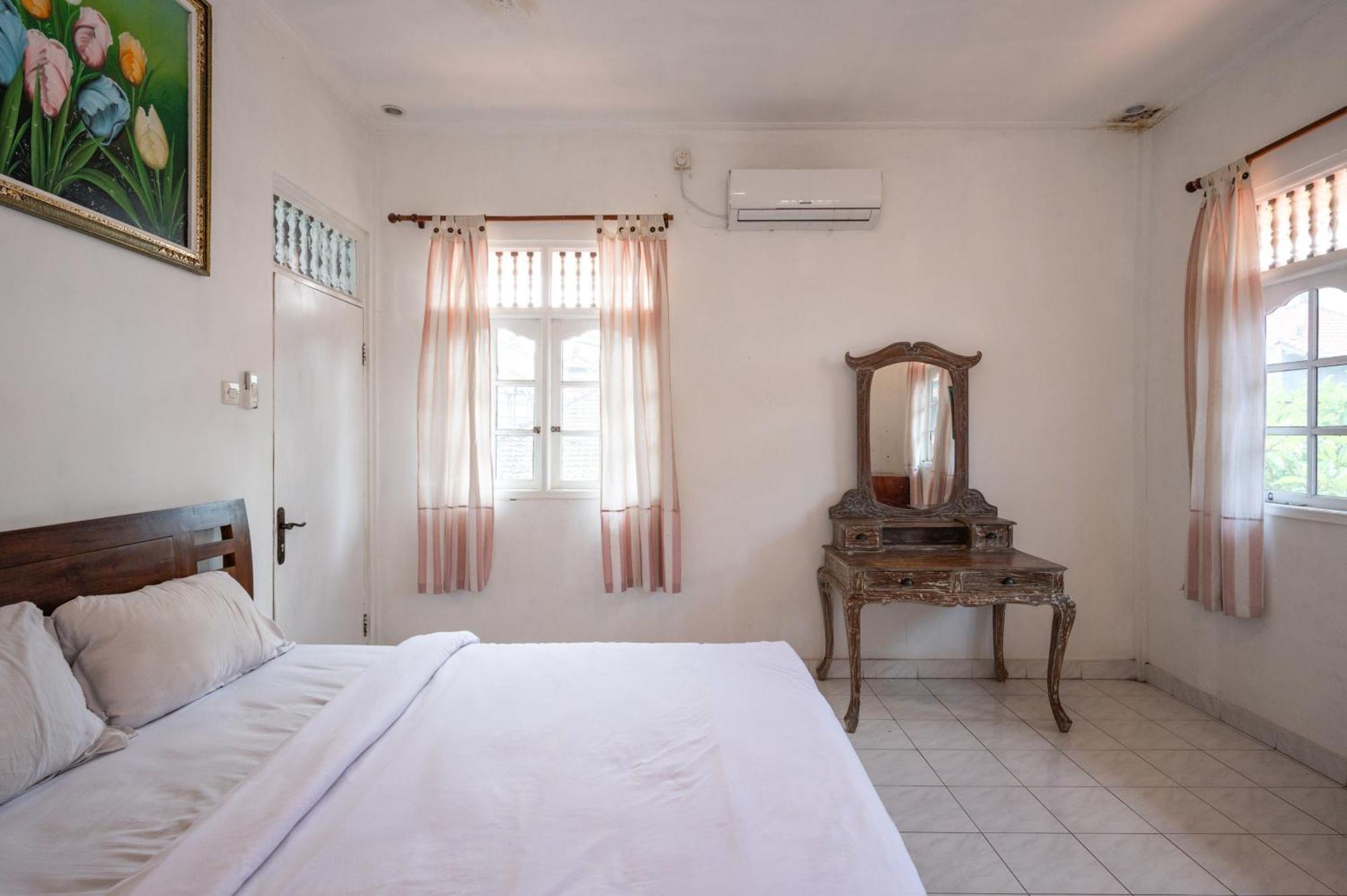 Ceria Guesthouse Seminyak Mitra Reddoorz Dış mekan fotoğraf