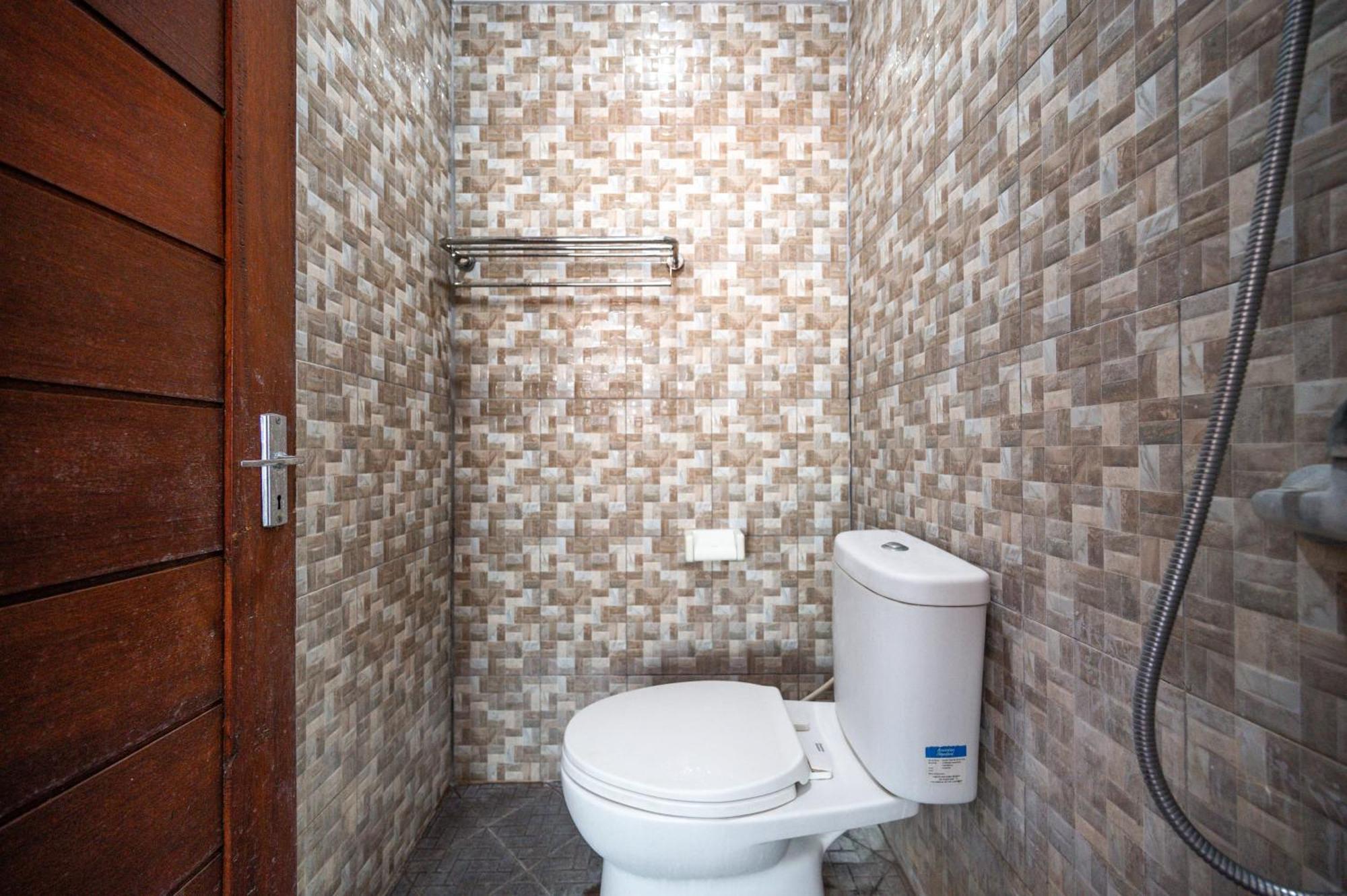 Ceria Guesthouse Seminyak Mitra Reddoorz Dış mekan fotoğraf