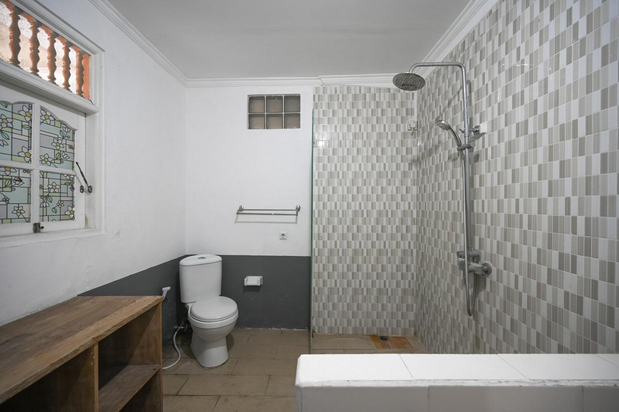 Ceria Guesthouse Seminyak Mitra Reddoorz Dış mekan fotoğraf