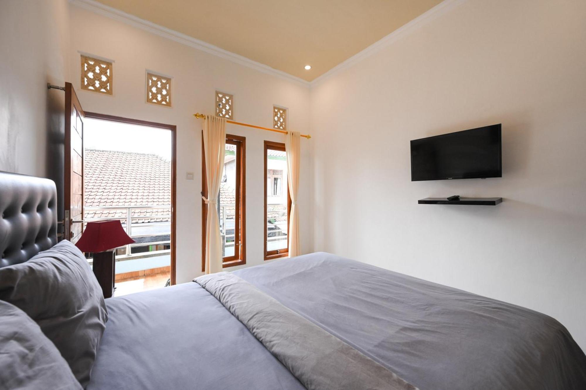Ceria Guesthouse Seminyak Mitra Reddoorz Dış mekan fotoğraf